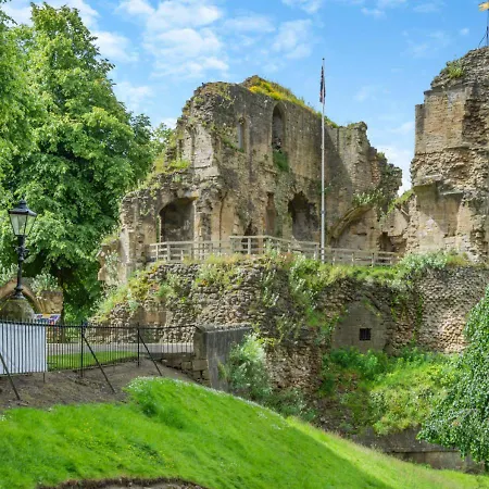 Castle Yard Knaresborough